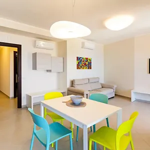 https://taormina-swimming-pool-seaview-flat-private-parking.taorminaitalyhotels.com
